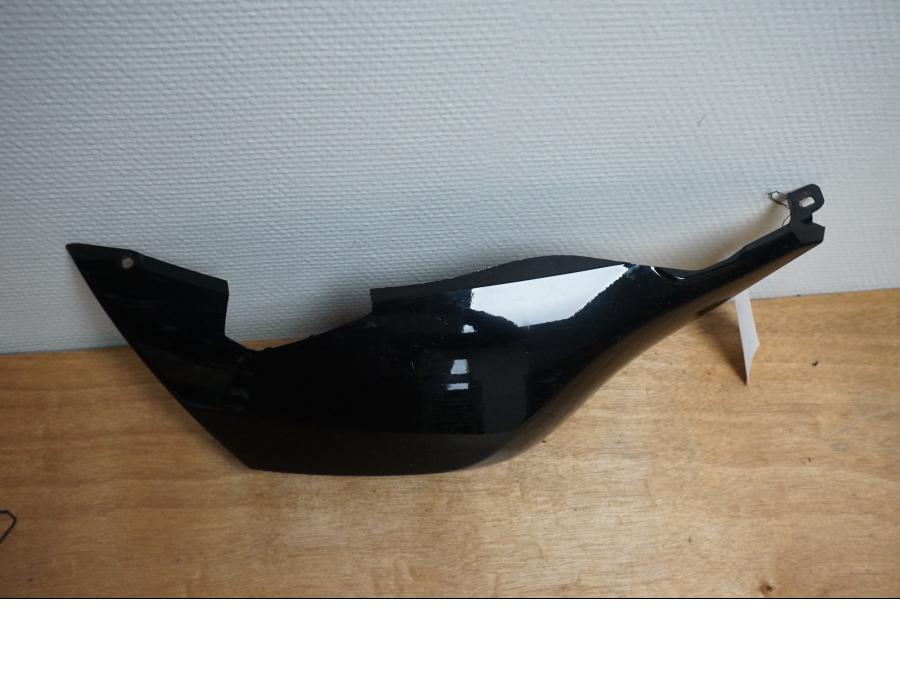 Baksidan på Bakvinge från en BMW K 1200 S -2008 motorcykel.