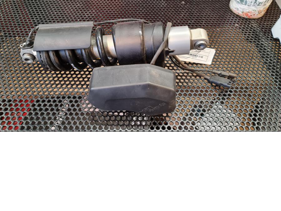 Framsidan på Stötdämpare ESA från en BMW K 1600 -2018 motorcykel.