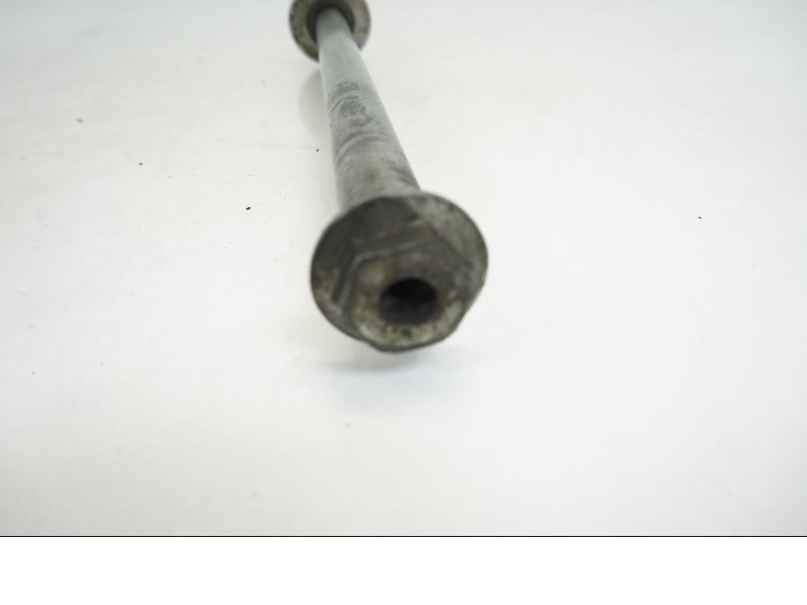 Höger sida på Axel från en Suzuki GSX-R 1100 -1986 motorcykel.