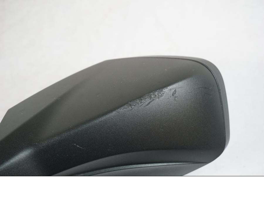 Snett uppifrån på Backspegel från en BMW R 1250 RT -2024 motorcykel.