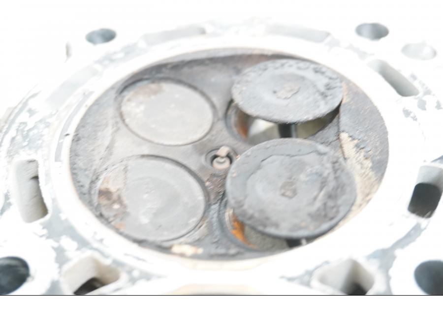 Extrabild5 på Topplock från en Yamaha FJR 1300 -2005 motorcykel.