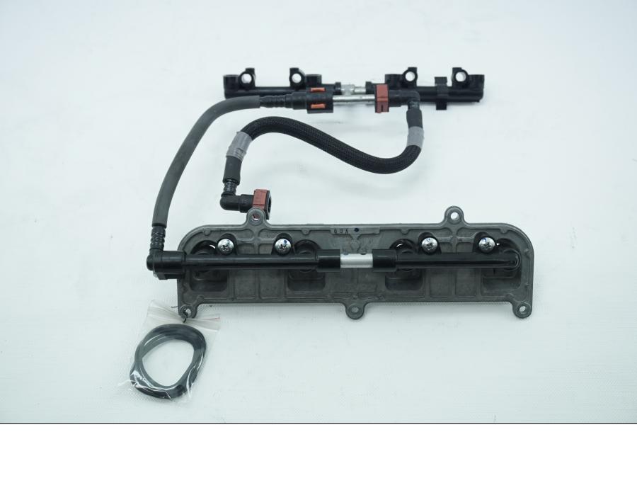 Baksidan på Fuel Rail från en Kawasaki ZX-6R -2007 motorcykel.