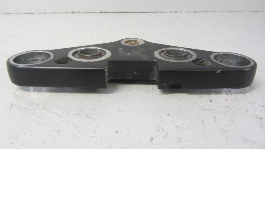 Höger sida på Gaffelkrona från en Suzuki VS 1400 -1996 motorcykel.