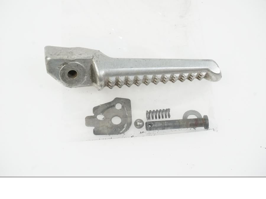 Höger sida på Fotpinne från en Aprilia Tuono V4R -2016 motorcykel.