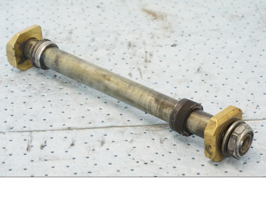 Höger sida pÄ Axel frÄn en Suzuki GSX 1300 BK -2008 motorcykel.