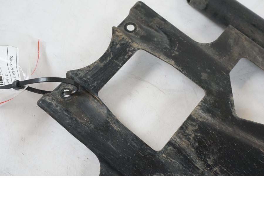 Extrabild3 på Hasplåt från en Suzuki VZR 1800 -2009 motorcykel.