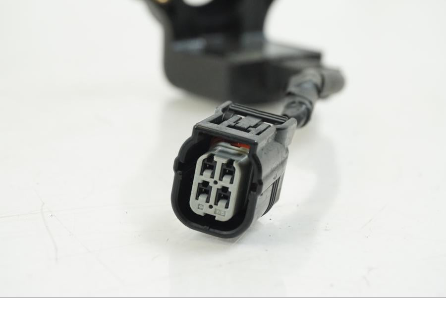 Snett nerifrån på Antenn till tändningslås från en Honda CB 650 F Hornet -2017 motorcykel.