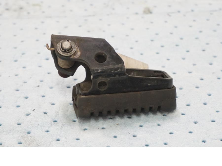 Höger sida på Fotpinne från en BMW F 650 -1998 motorcykel.