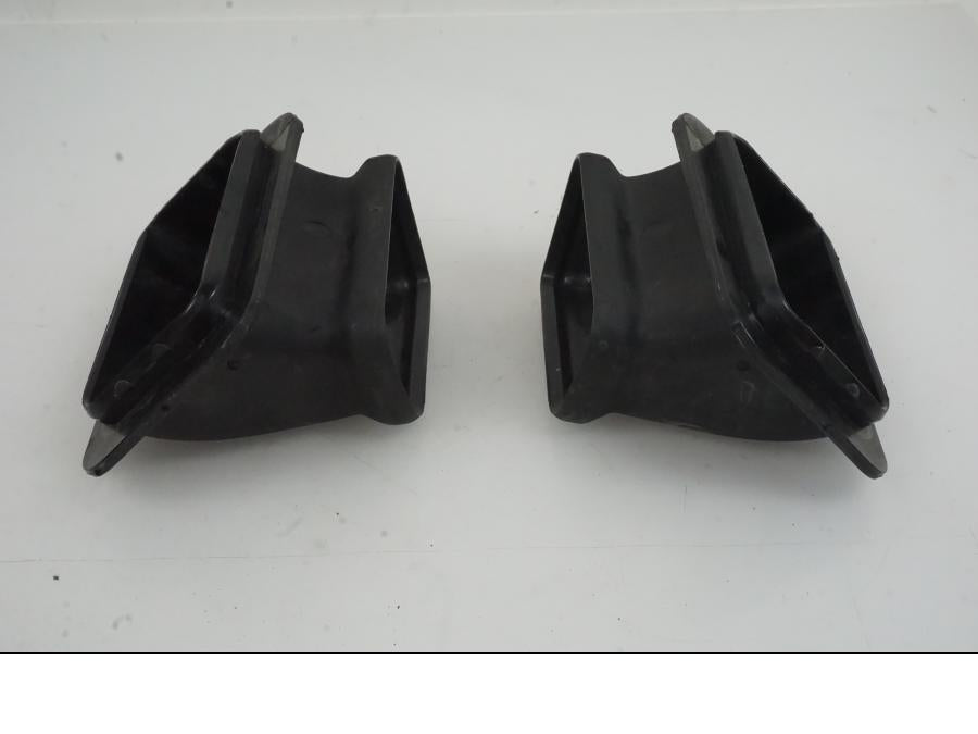 Vänster sida på Luftintag från en KTM 1290 Super Duke -2019 motorcykel.