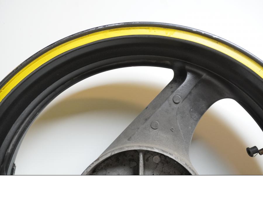 Extrabild6 på Fälg från en Honda VTR 1000 F -1997 motorcykel.