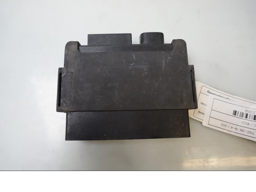 Baksidan på CDI / ECU från en Suzuki GSX-R 750 -1996 motorcykel.