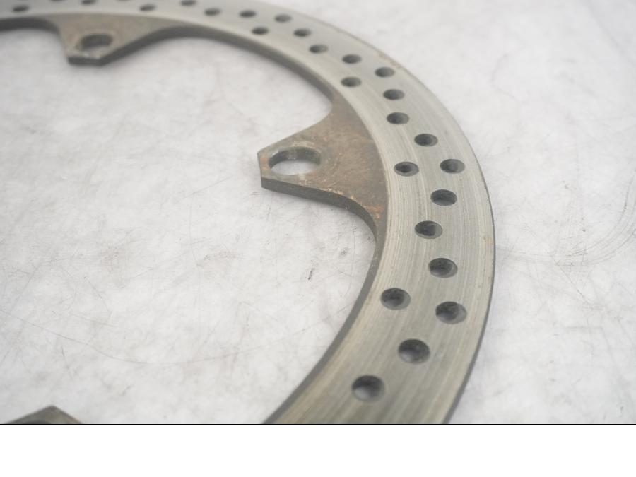 Vänster sida på Bromsskiva från en BMW K 1200 LT -2004 motorcykel.