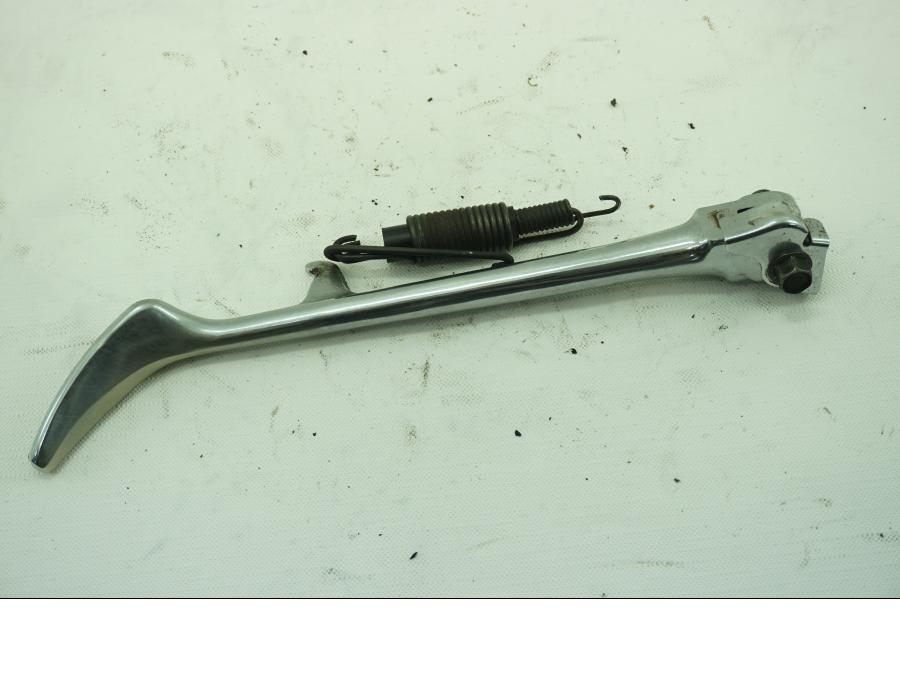 Baksidan på Sidostöd från en Yamaha XVS 1100 -2000 motorcykel.