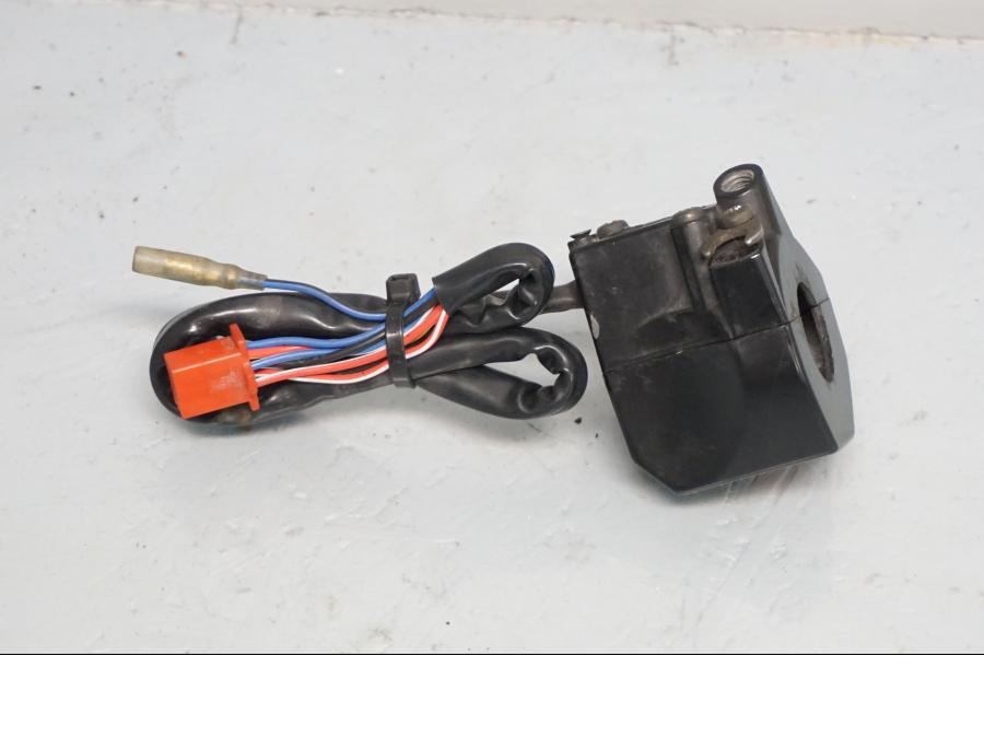 Baksidan på Styrelreglage från en Yamaha XV 535 -2001 motorcykel.