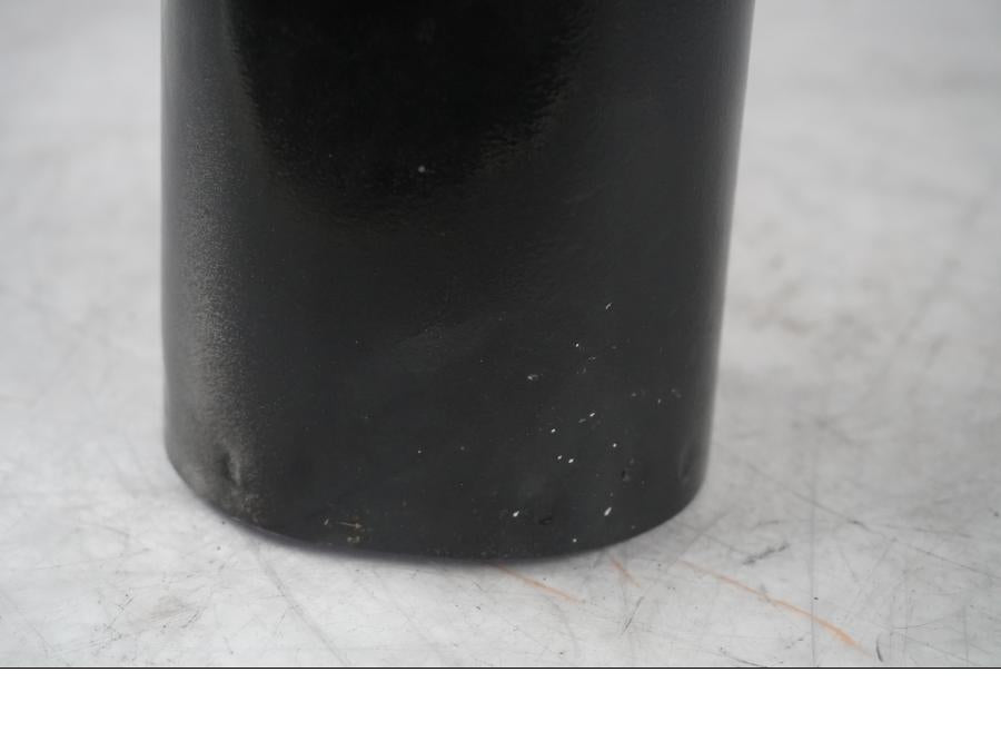 Snett uppifrån på Gaffelbensskydd från en H-D Touring Street Glide FLHX -2009 motorcykel.