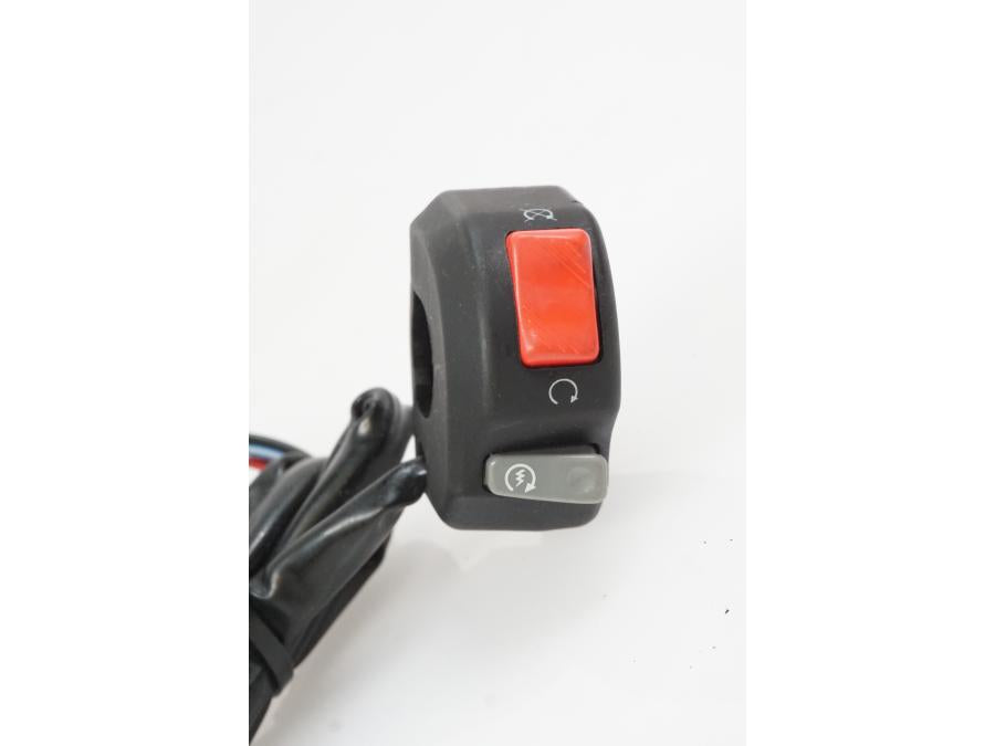 Höger sida på Styrelreglage från en Yamaha TDM 850 -1998 motorcykel.