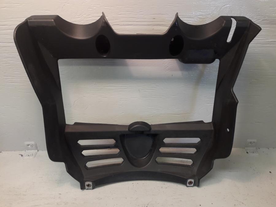 Framsidan på Vattenkylkåpa från en Aprilia RS 125 -2017 motorcykel.