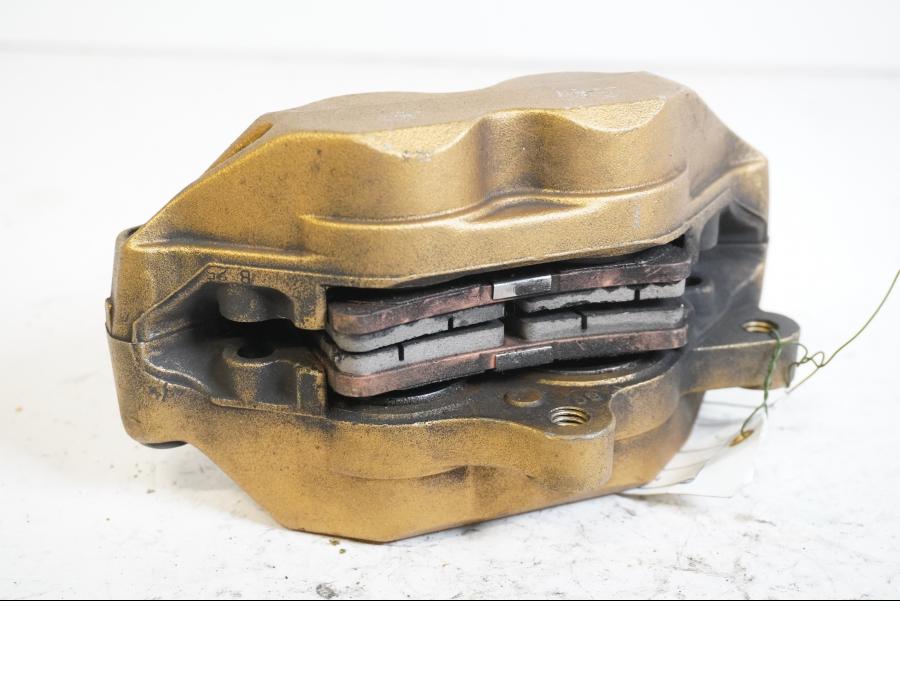 Höger sida på Bromsok från en Honda CBR 900 RR -2000 motorcykel.