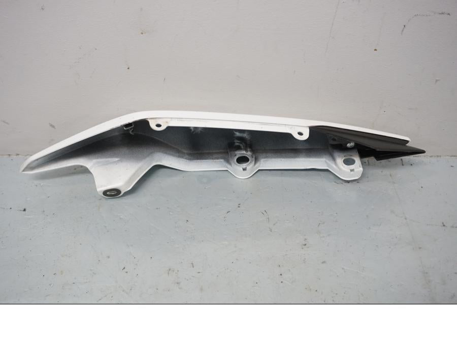 Höger sida på Bakvinge från en Yamaha XJ 6 -2011 motorcykel.