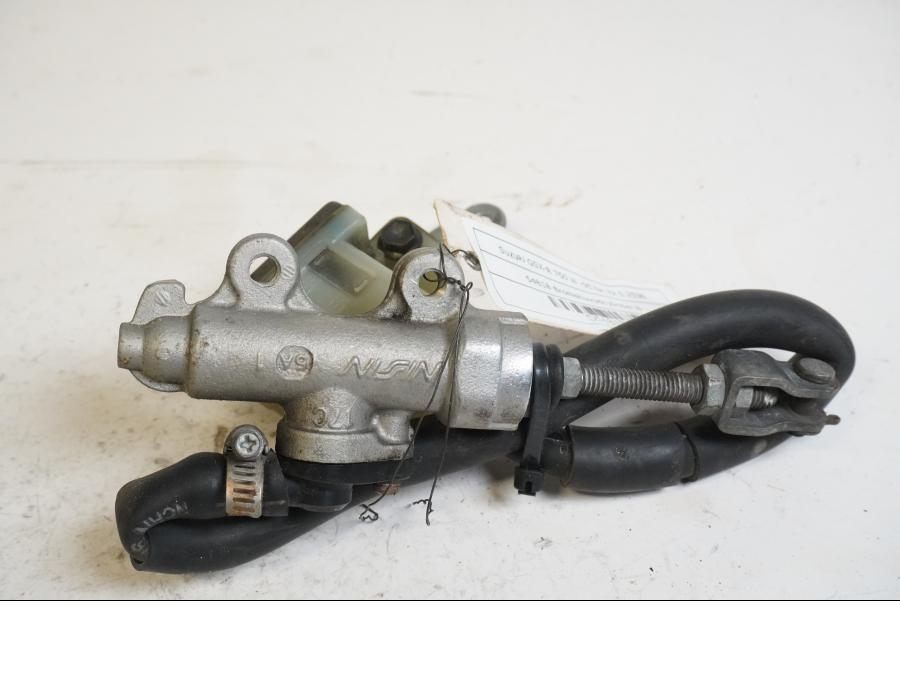 Baksidan på Bromshuvudcylinder från en Suzuki GSX-R 750 -1995 motorcykel.