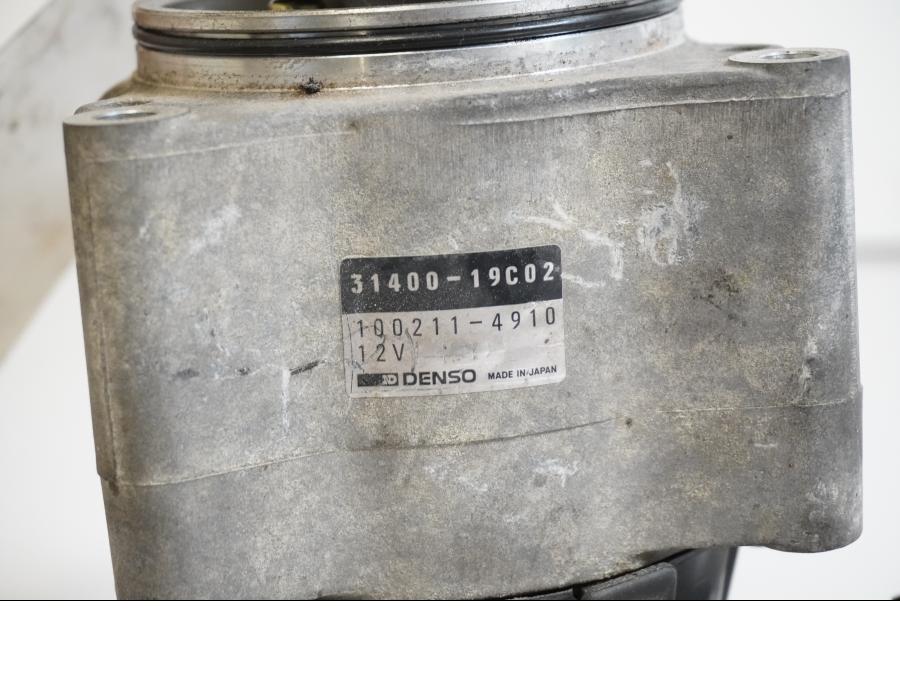 Vänster sida på Generator från en Suzuki GSX 1100 EF -1987 motorcykel.