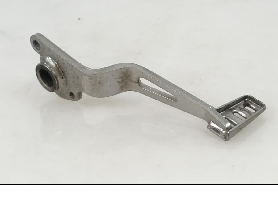 Baksidan på Bromspedal från en Kawasaki Ninja 125 -2019 motorcykel.