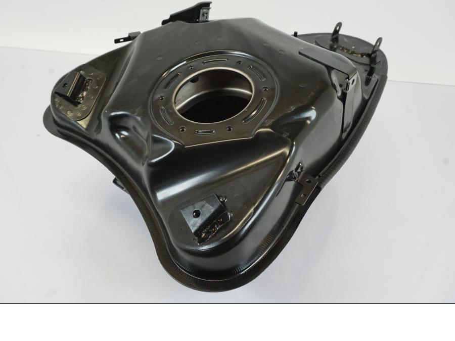 Extrabild5 på Bensintank från en Triumph Trident -2021 motorcykel.