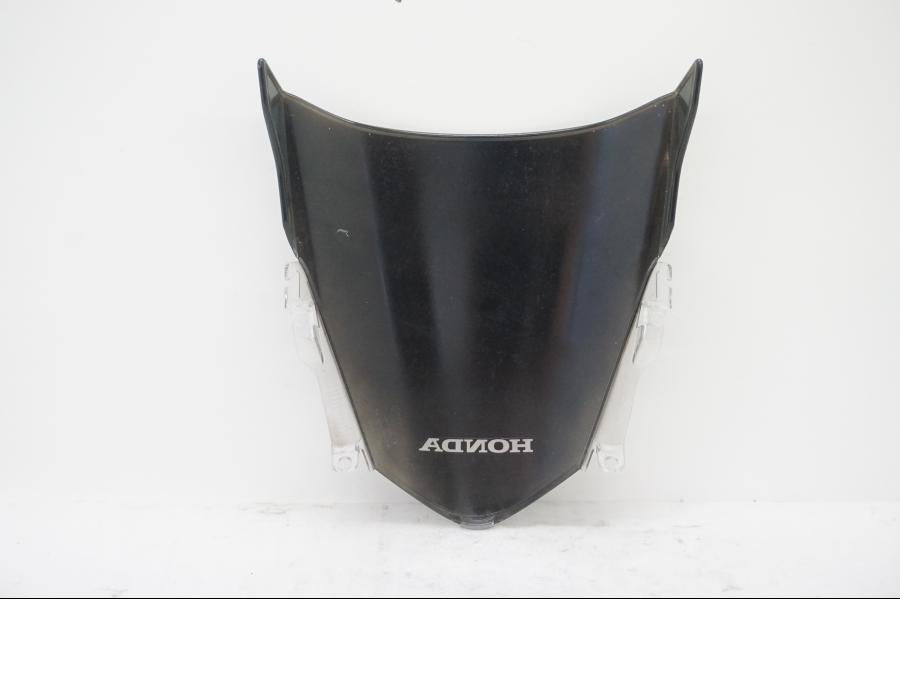 Baksidan på Vindruta från en Honda CBR 500 R -2013 motorcykel.