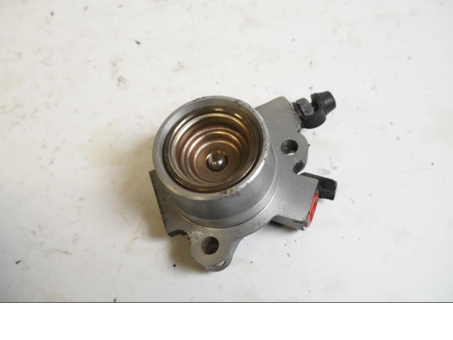 Baksidan på Kopplingslavcylinder från en Kawasaki ZZR 1100 -1991 motorcykel.