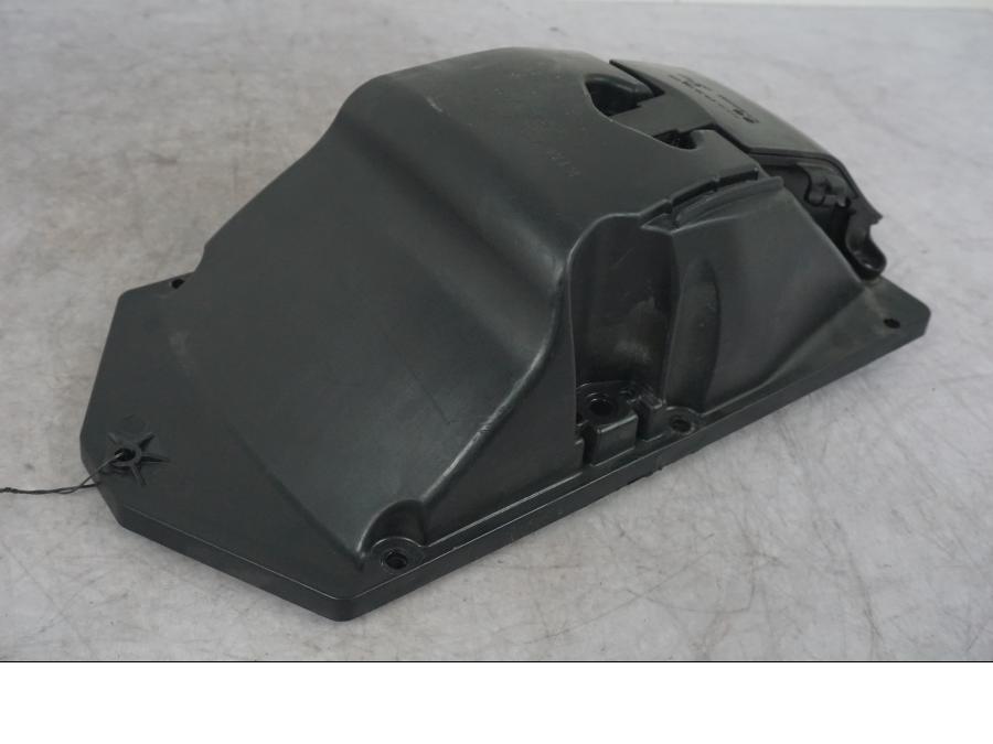 Snett uppifrån på Luftburk från en KTM 1290 Super Adventure S -2022 motorcykel.