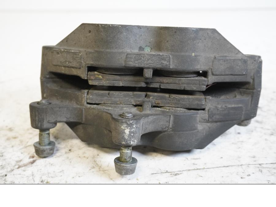 Höger sida på Bromsok från en BMW R 1100 S -2001 motorcykel.