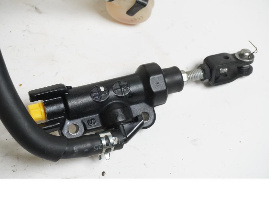 Höger sida på Bromshuvudcylinder från en Yamaha MT-07 -2014 motorcykel.