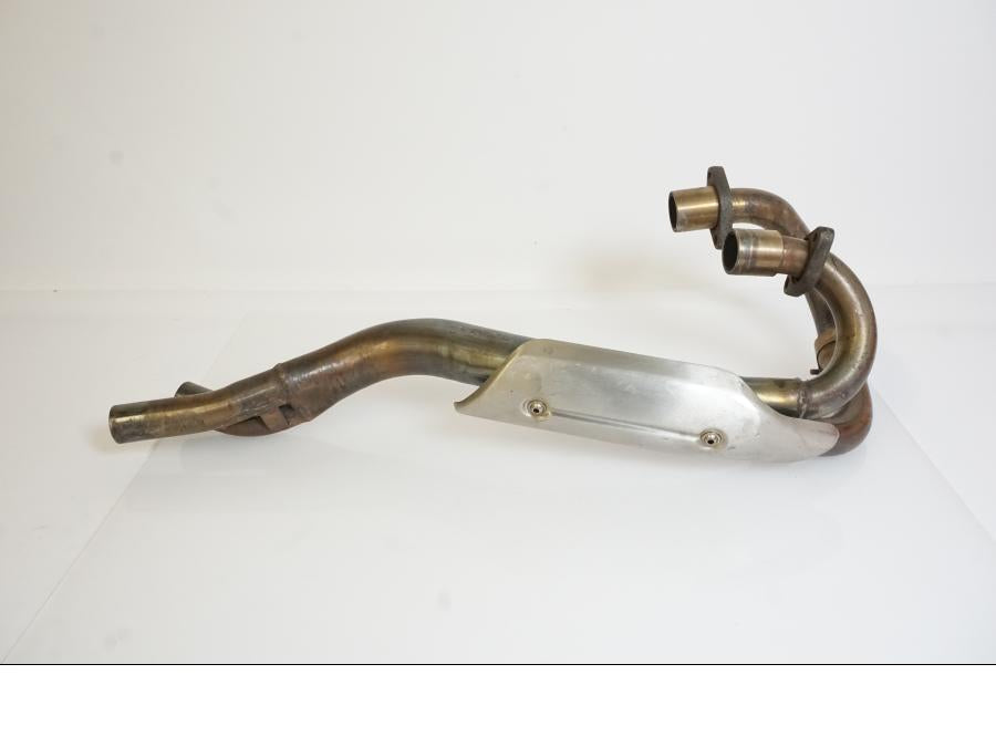 Framsidan på Grenrör från en Aprilia Pegaso 650 -1997 motorcykel.