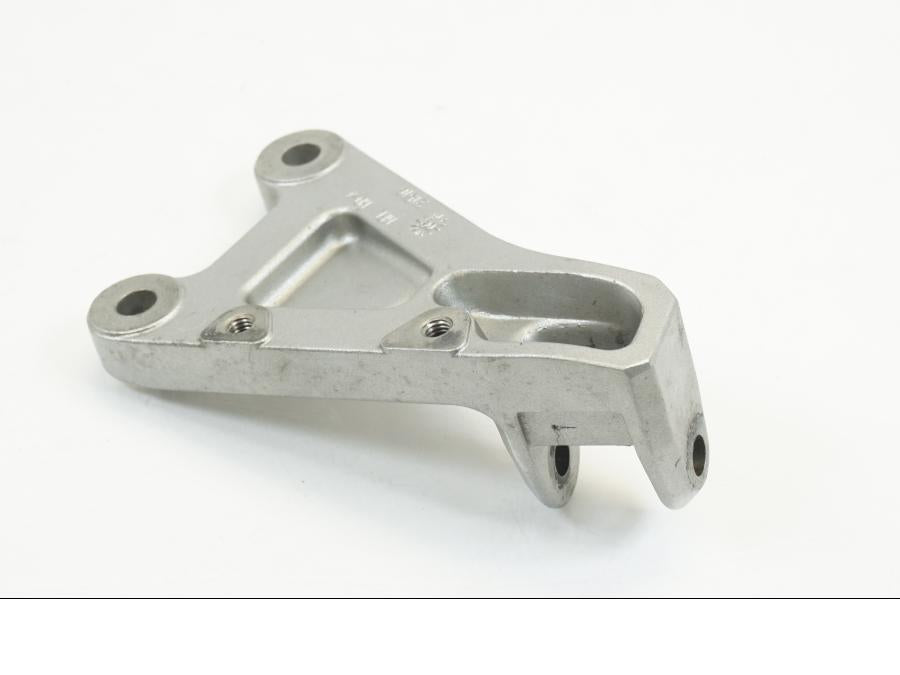 Vänster sida på Fotpinnefäste från en Honda CBR 1000 RR -2010 motorcykel.