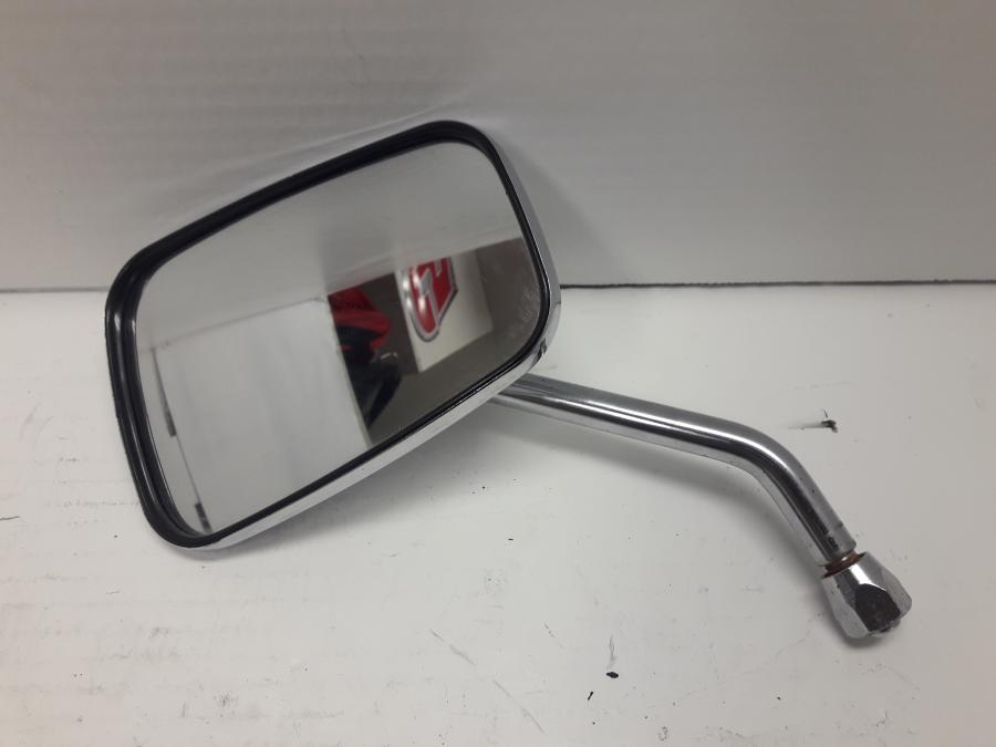 Baksidan på Backspegel från en Kawasaki VN 800 -1995 motorcykel.