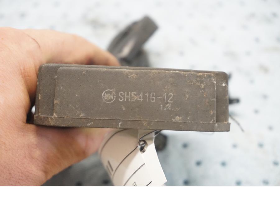 Baksidan på Likriktare från en BMW F 650 GS -2001 motorcykel.