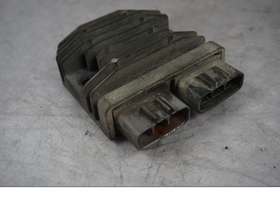 Höger sida på Likriktare från en Triumph Tiger Explorer -2016 motorcykel.