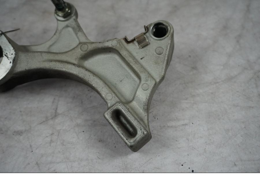 Vänster sida på Bromsoksfäste från en Honda CBR 1000 RR -2010 motorcykel.