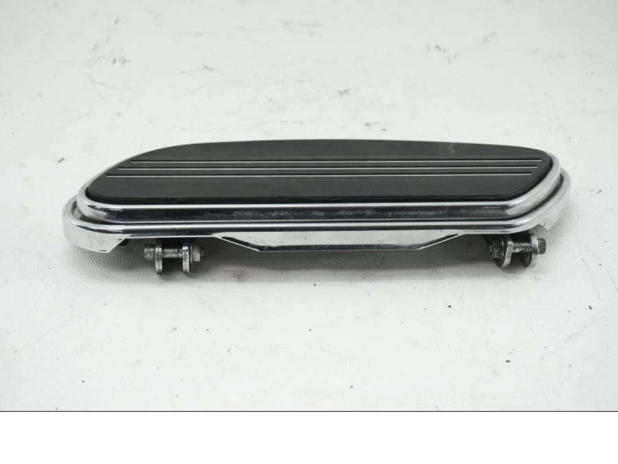 Höger sida på Fotplatta från en H-D Street Glide FLHX -2007 motorcykel.