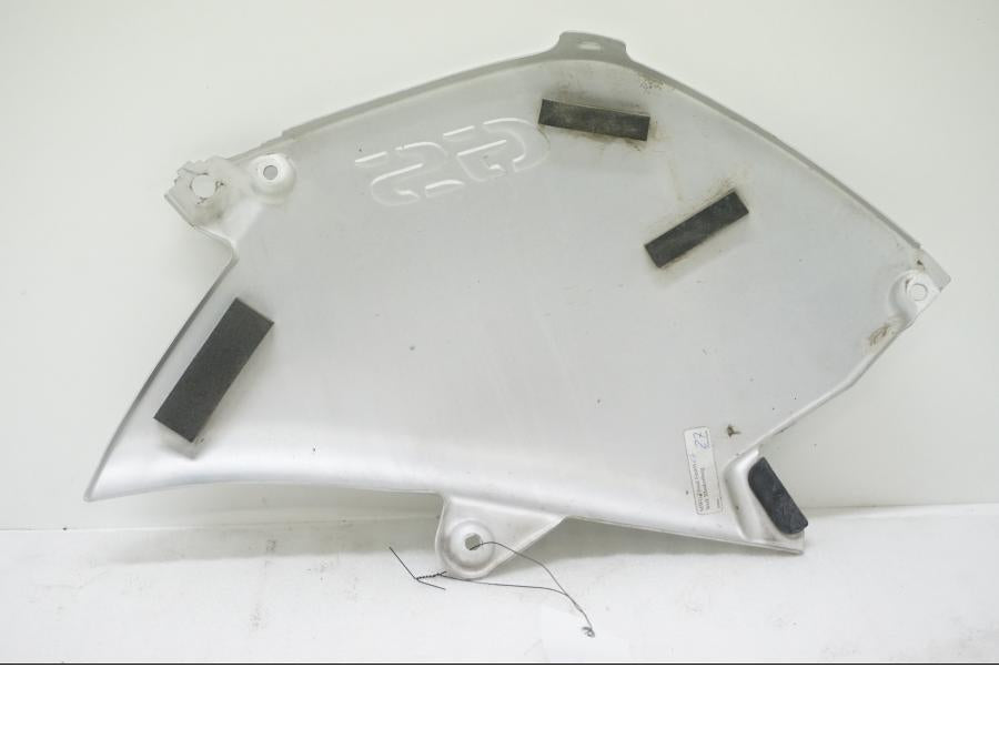 Höger sida på Bensintankskåpa från en BMW R 1200 GSA -2011 motorcykel.