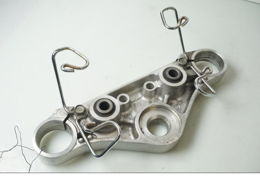 Vänster sida på Gaffelkrona från en Honda VT 750 -1994 motorcykel.