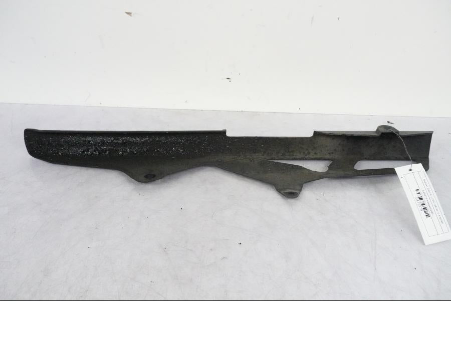 Vänster sida på Kedjeskydd från en Suzuki GSX-R 1000 -2008 motorcykel.