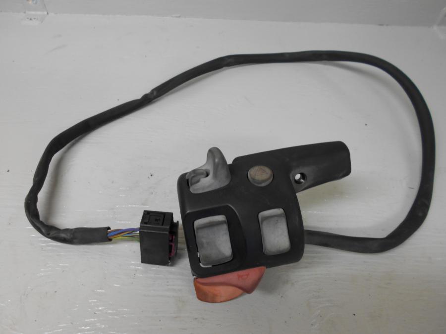 Höger sida på Styrelreglage från en BMW K 1200 LT -2007 motorcykel.