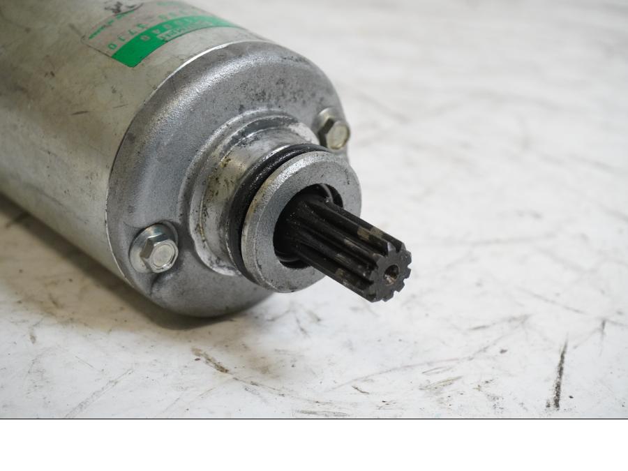 Baksidan på Startmotor från en Triumph Daytona 675 -2006 motorcykel.