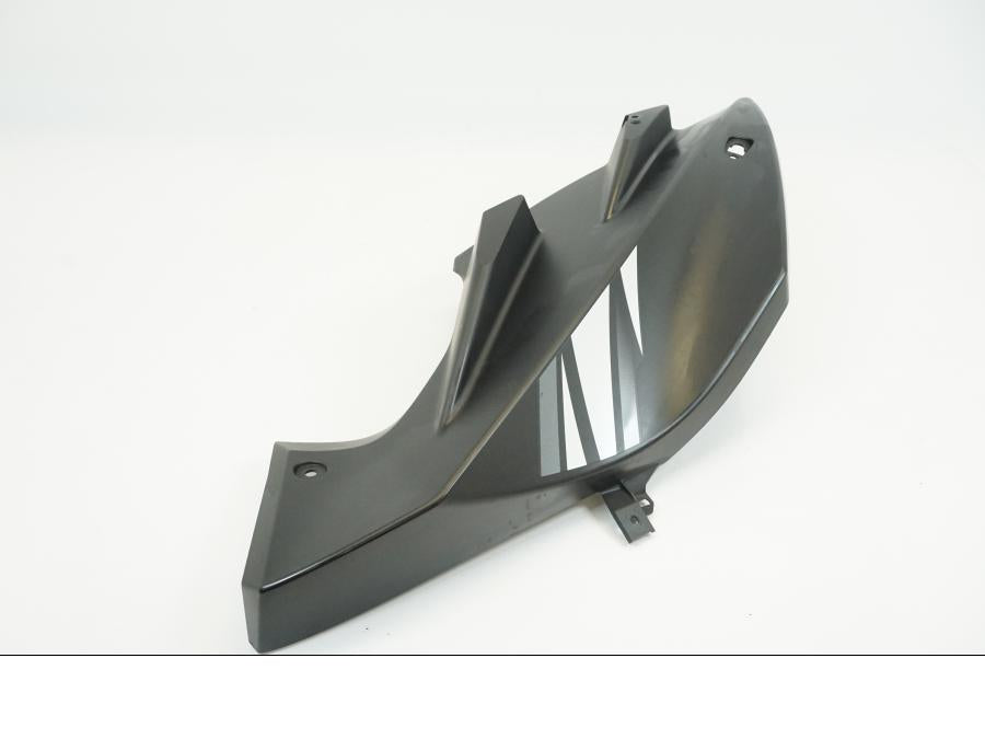 Snett uppifrån på Sidkåpa från en Yamaha YZF-R 125 -2009 motorcykel.