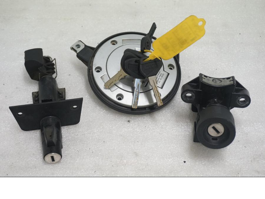 Framsidan på Låssats från en BMW K 1300 R -2011 motorcykel.