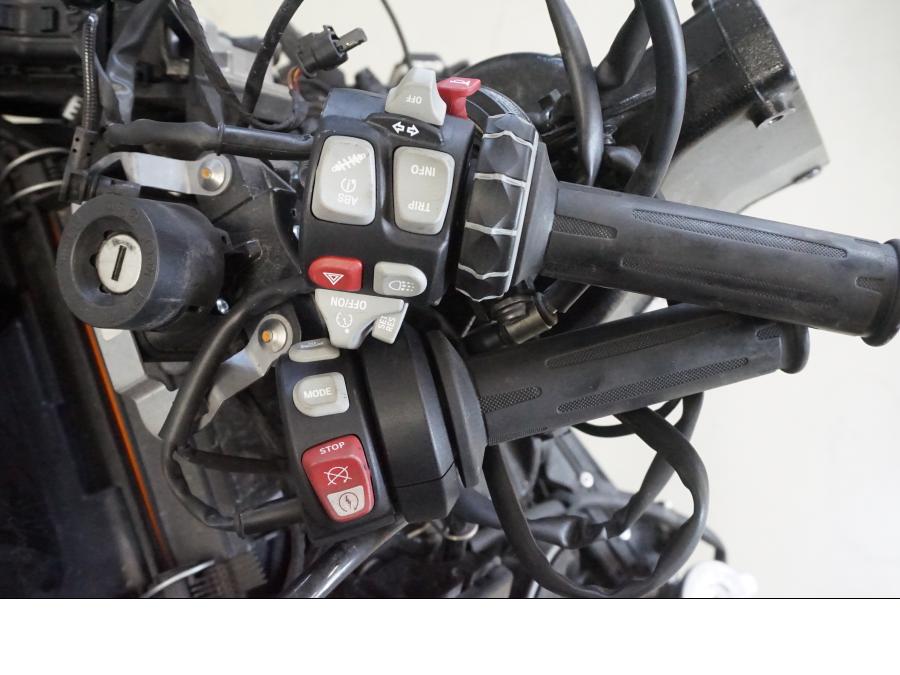 Snett nerifrån på Motorpaket från en BMW S 1000 XR -2019 motorcykel.