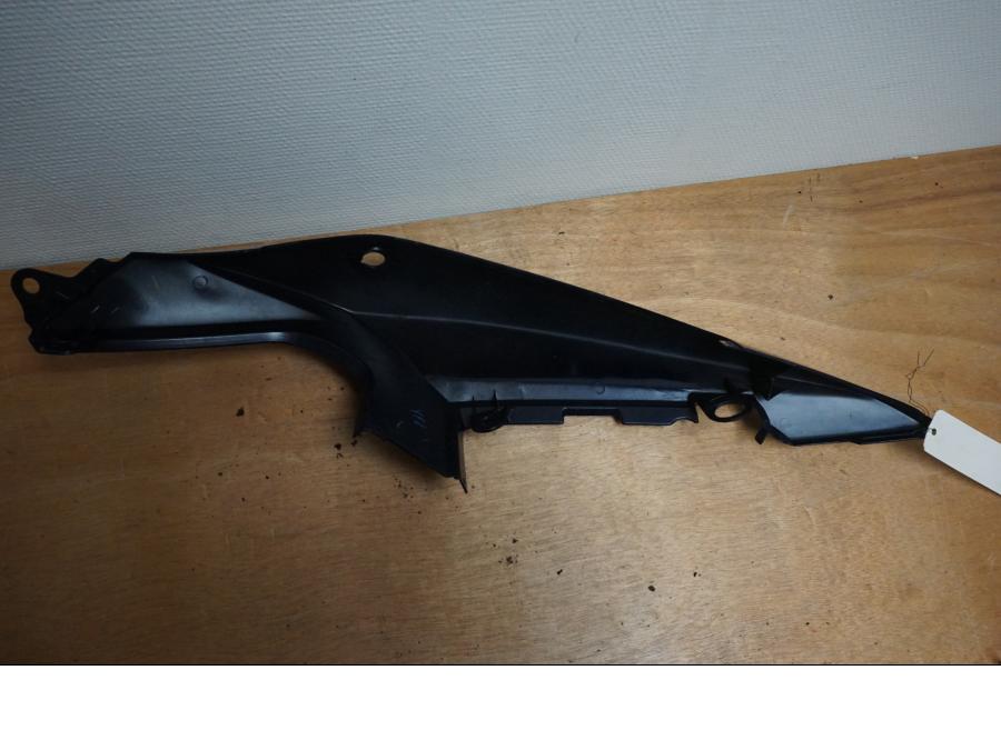 Höger sida på Bakvinge från en Suzuki SV 650 -2008 motorcykel.