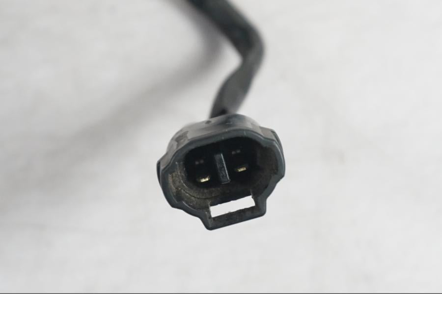 Snett nerifrån på Bensintankgivare från en KTM 690 Duke -2015 motorcykel.