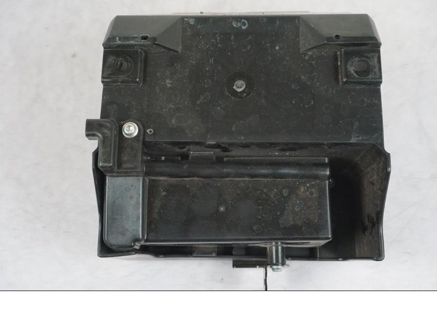 Extrabild2 på Batterihållare från en Kawasaki Z 900 -2019 motorcykel.